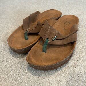 Eastland flip flops size 11